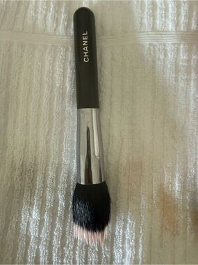 CHANEL Black and Pink Tipped Makeup Brush